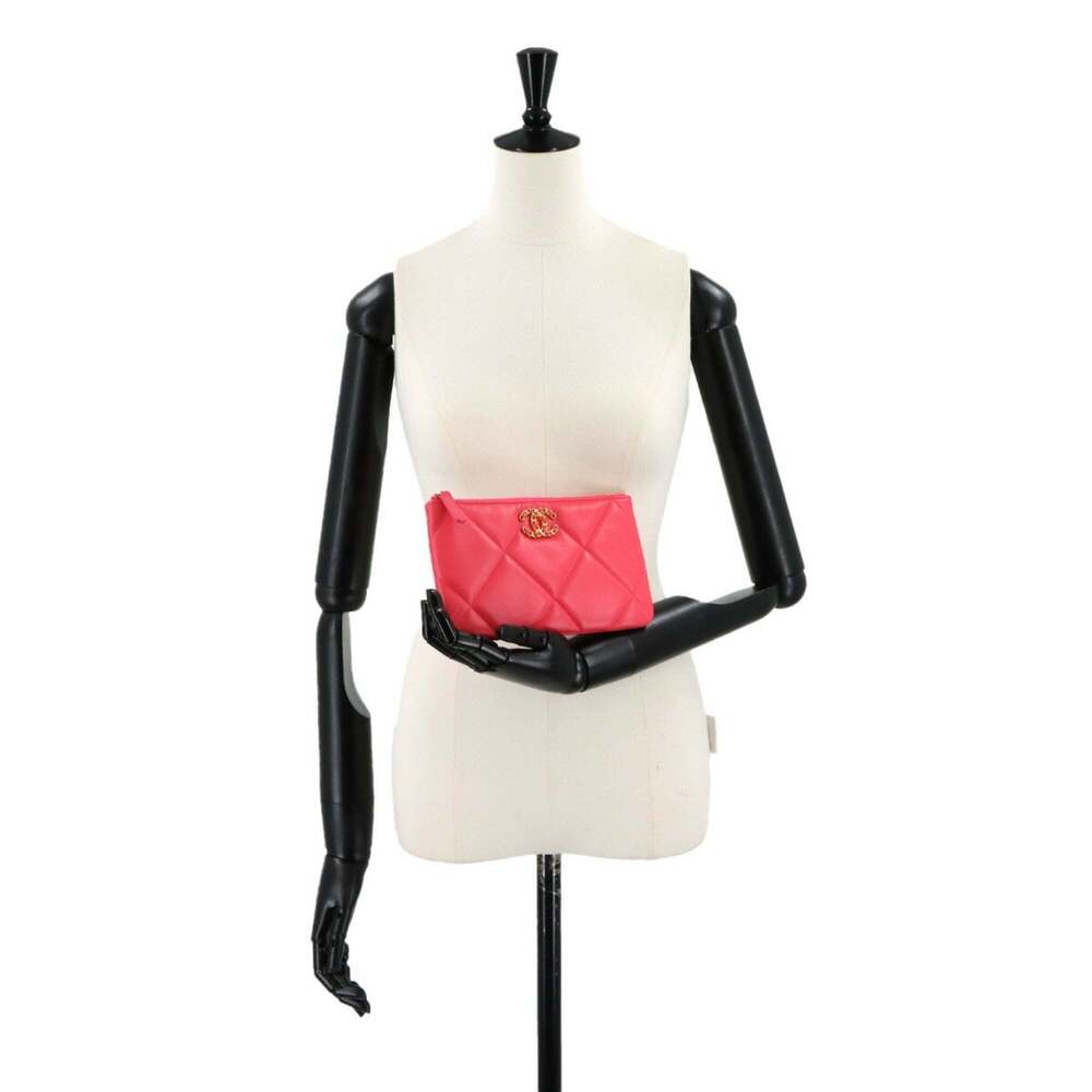 CHANEL Pink Lambskin Leather Pouch - Picture 8 of 8